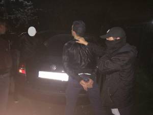 В Киеве полицейские вымогали взятки у наркозависимых, которым сами же сбывали наркотики  