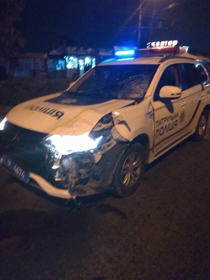 В Черновцах патрульные сбили пешехода и сбежали с места аварии  