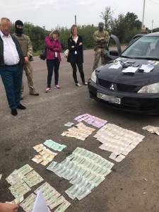 Во Львовской области на взяточничестве разоблачили еще троих таможенников  