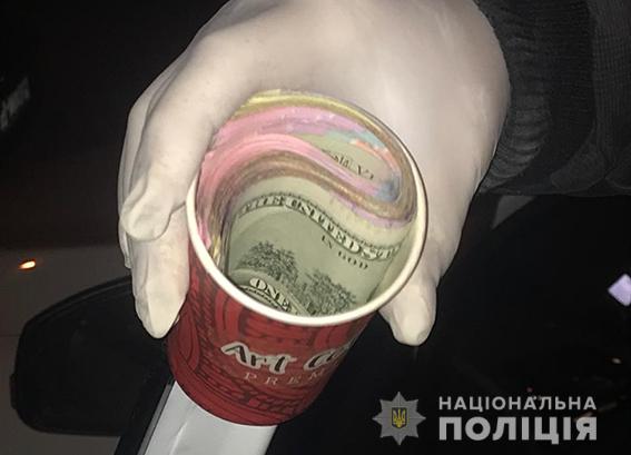 В Васильевке на взятке задержали следователя полиции
