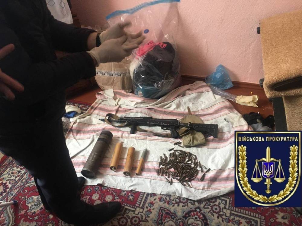 В Николаеве сержант украл три автомата из воинской части  