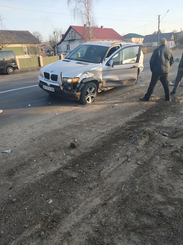 В Тростянце полицейский попали в серьезную аварию во время погони