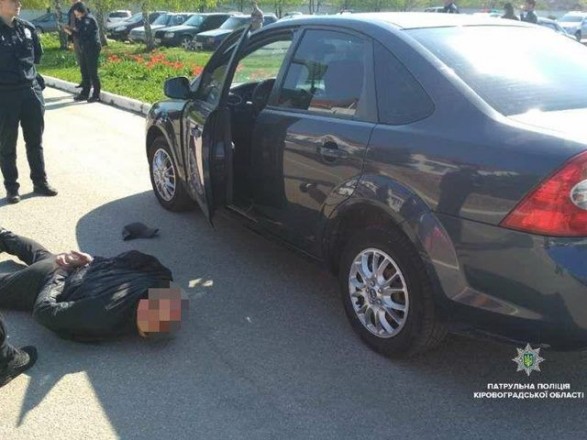 Возмущенный водитель сбил патрульного в Кропивницком  