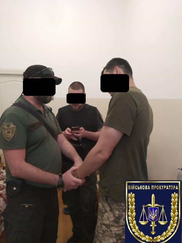 В Запорожье армейский офицер вымогал взятку у матери подчиненного  