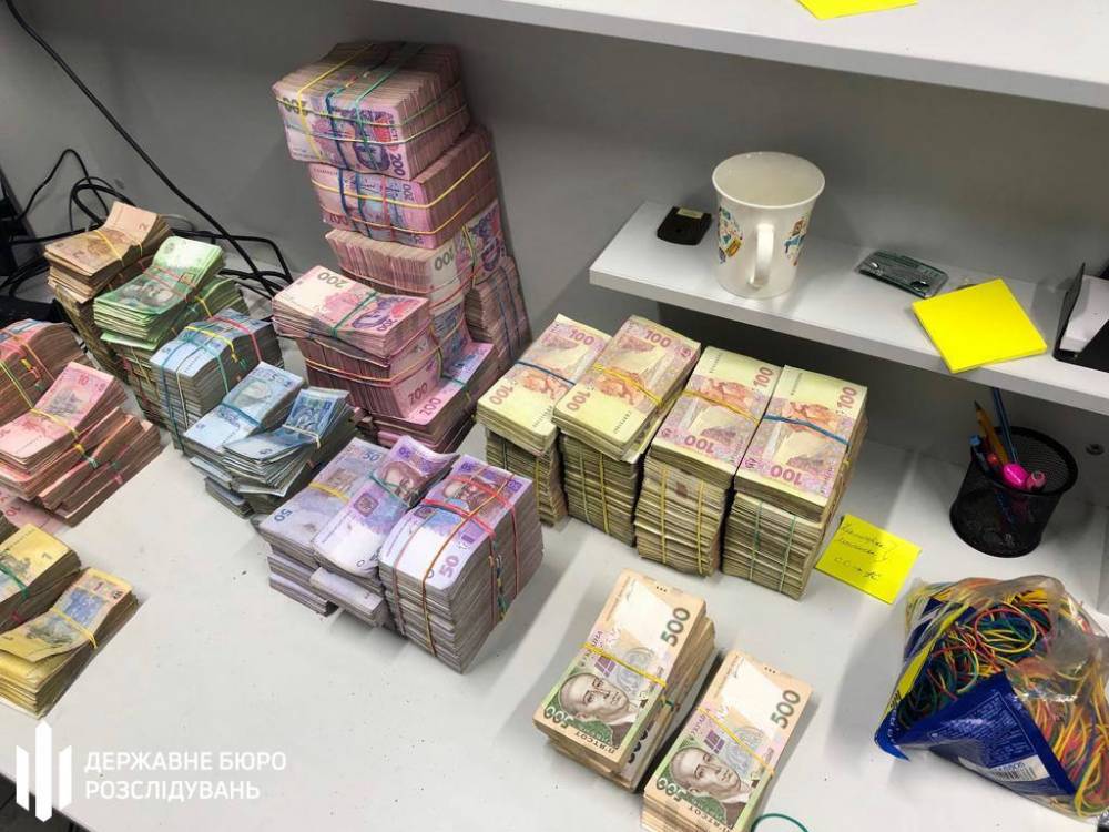 Львовских налоговиков уличили в организации конвертцентра с оборотом в 500 млн гривен  