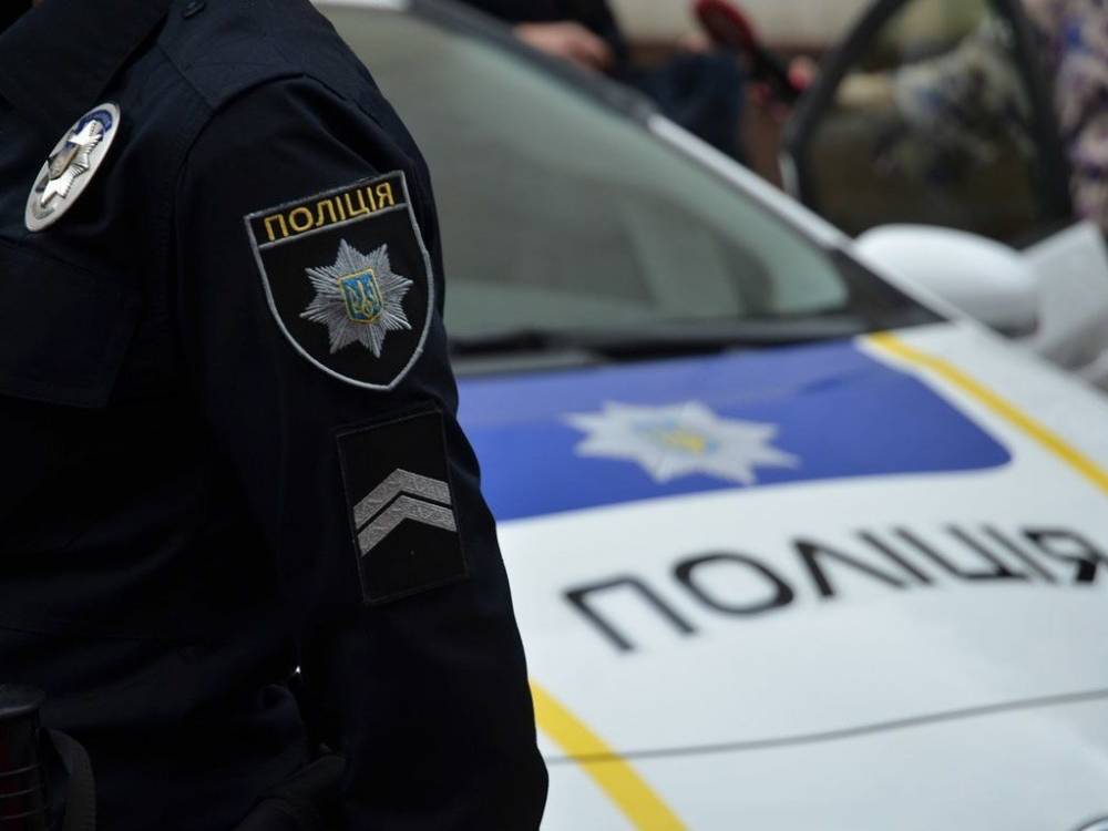 Столичного полицейского задержали на взятке за закрытие уголовного дела  
