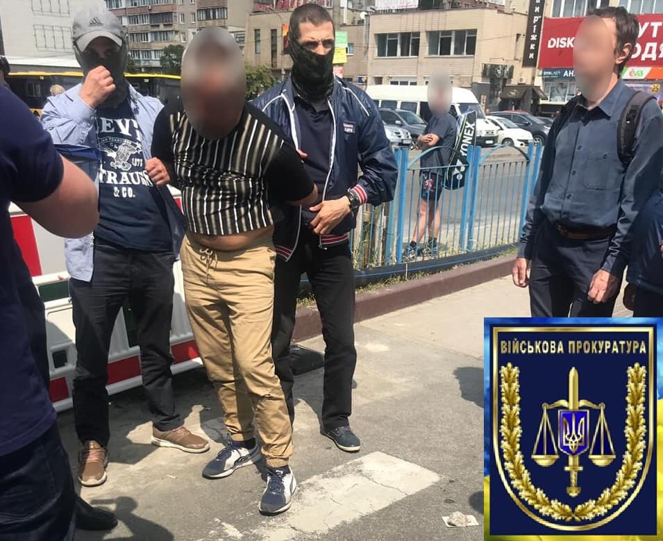 В аэропорту Борисполя таможенник за взятки не проверял багаж  