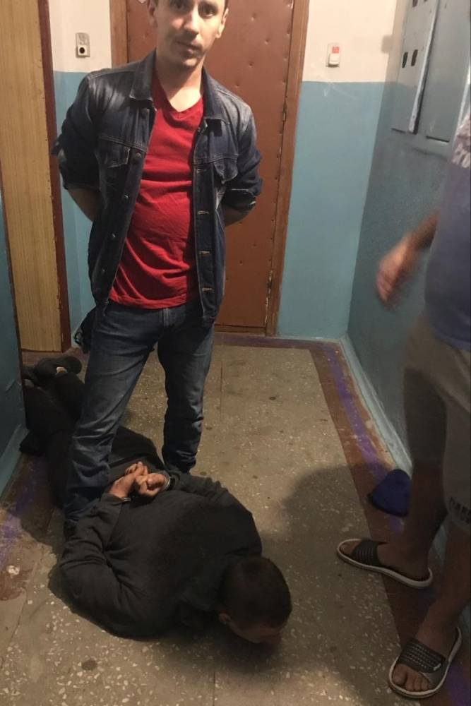 В Хмельницком на патрульного напали двое грабителей  