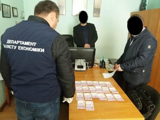 В Летичеве начальника центрального отделения «Укрпочты» осудили за взятку