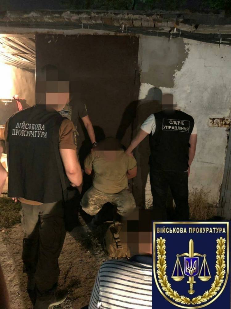 В Одессе матрос за наркотики купил 10 пистолетов