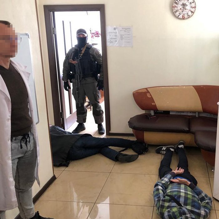 В Киеве два частных медцентра выдавали нелегальные рецепты на метадон  