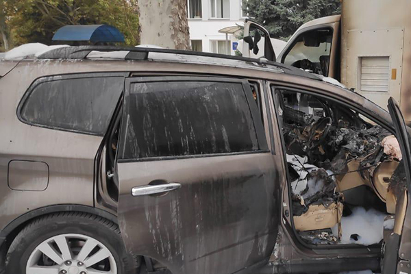 В Черноморске сожгли автомобиль таможенника