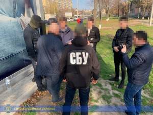 У взяточника из ФГИ обнаружили полмиллиона долларов наличности, золото и патроны  