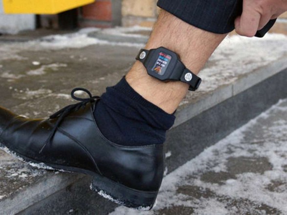 В Украине у полиции работает только треть электронных браслетов