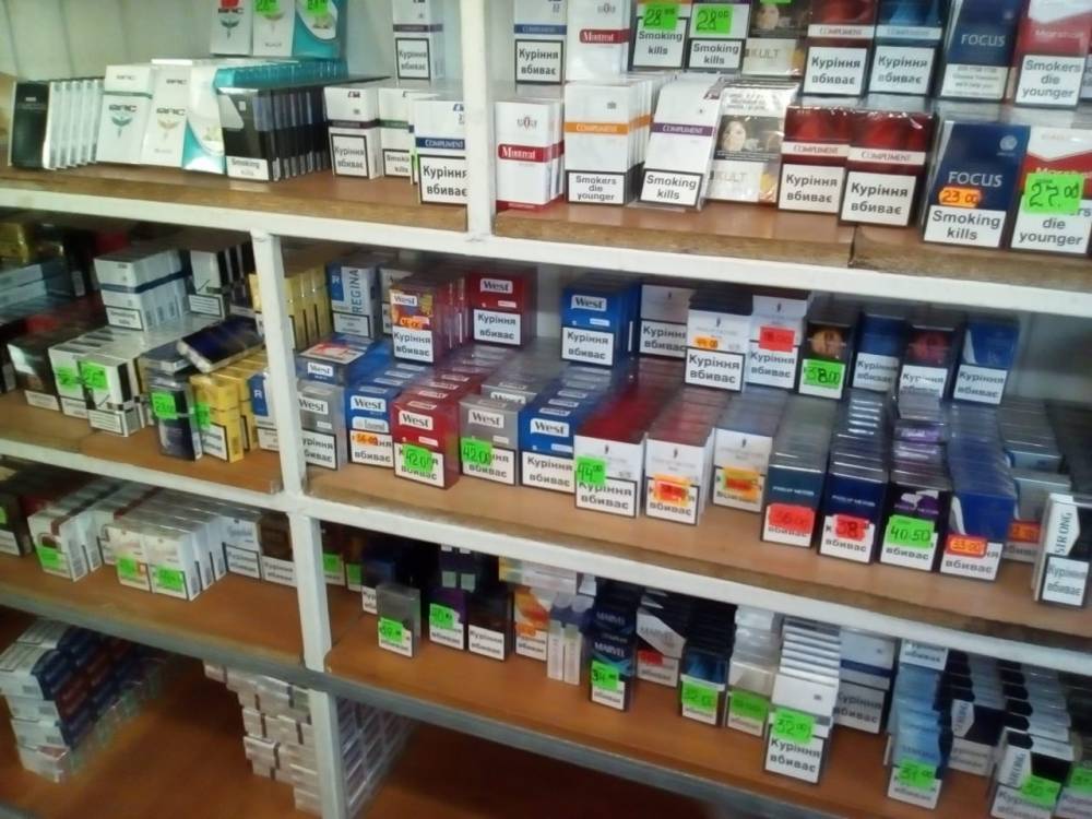 В Херсоне налоговики нашли склад с контрабандными сигаретами