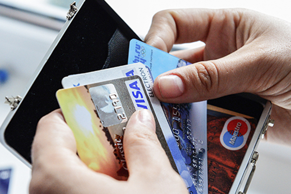 Нацбанк призвал АЗС и магазины проводить оплаты картой без отказов