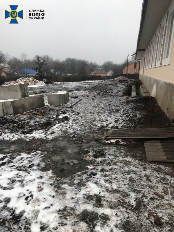 В  Полтавской области украли 38 млн гривен при строительстве школы с бассейном