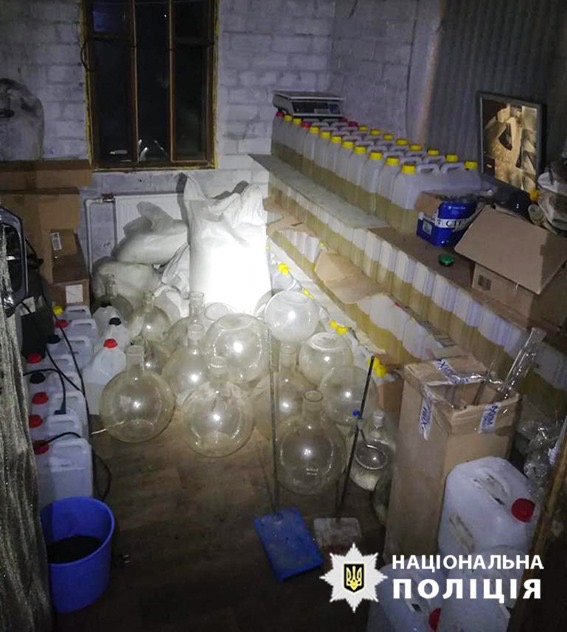 В Кременчуге экс-полицейские занимались изготовлением и сбытом наркотиков