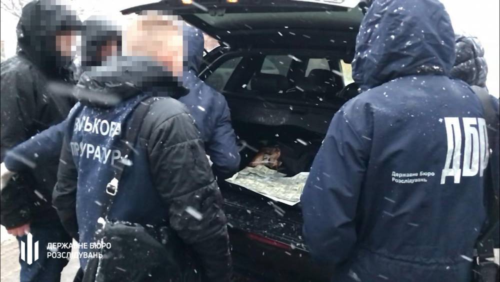 Во Львове аферист представлялся оперативником СБУ  