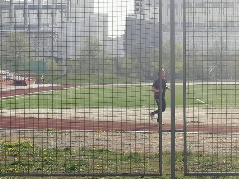 Герус нарушил режим карантина: нардеп устроил пробежку на закрытом стадионе