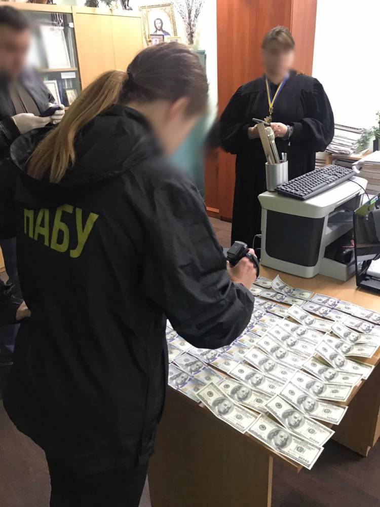 В Харькове на взятке задержали замглавы районного суда