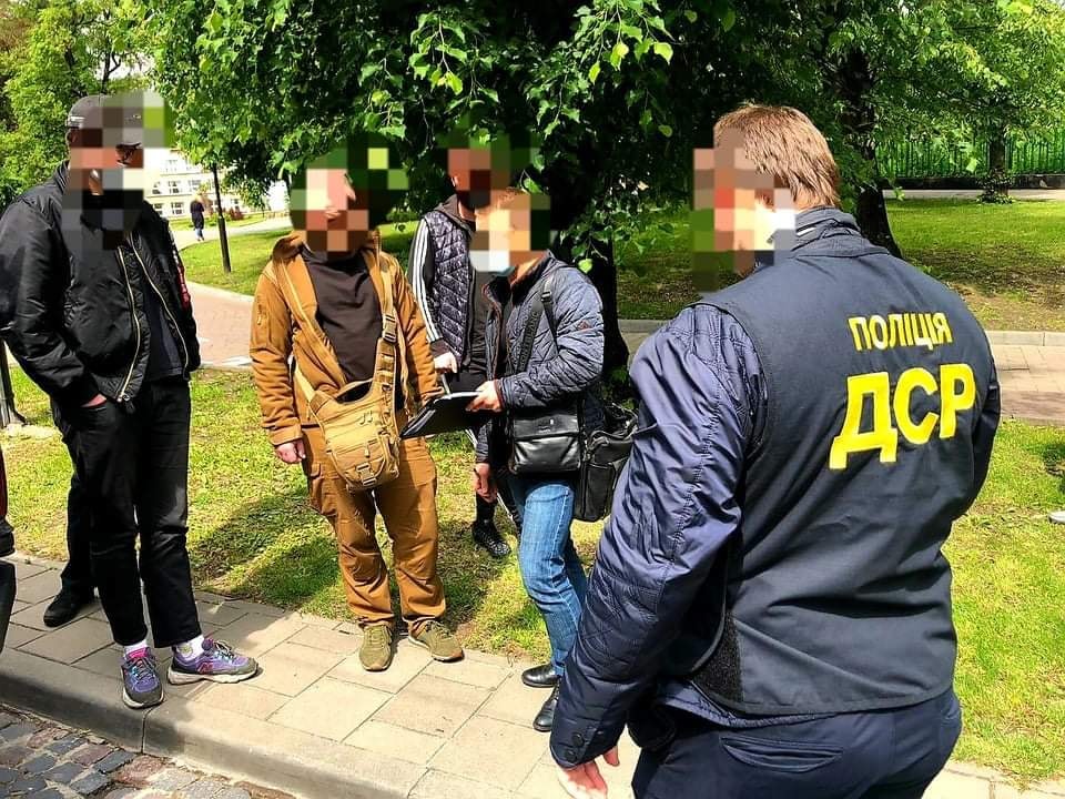 Во Львове муниципальная охрана за взятки охраняла частные объекты  
