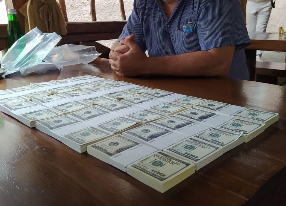 В Луцке аферист получил 1,5 млн долларов, обещая просителям должности в Кабмине  