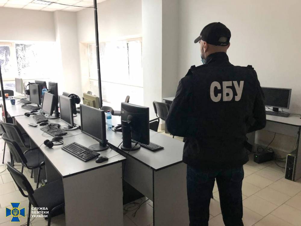 В Виннице заблокировали сеть call-центров, где похищали деньги с банковских счетов