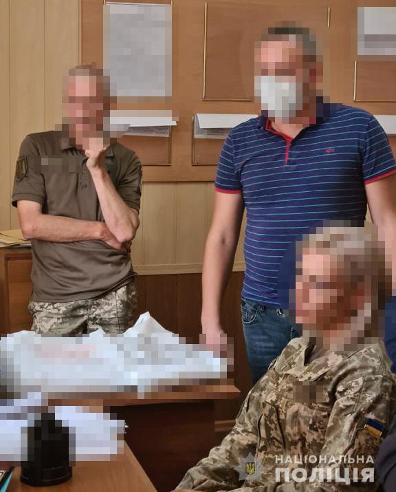 В Херсонской области районный военком вымогал тысячу долларов  