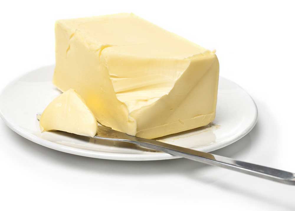 АМКУ оштрафовал шесть компаний за производство фальшивого масла и сыра