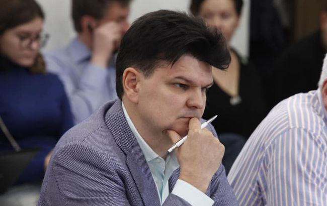 Суд оштрафовал депутата за попытки узнать детали дела против его фирмы  