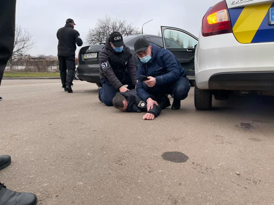 В Кривом Роге патрульный вымогал 40 тысяч гривен  