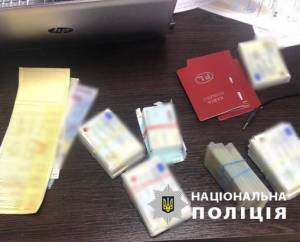 Восьмерых таможенников из Хуста подозревают в коррупции при импорте авто  
