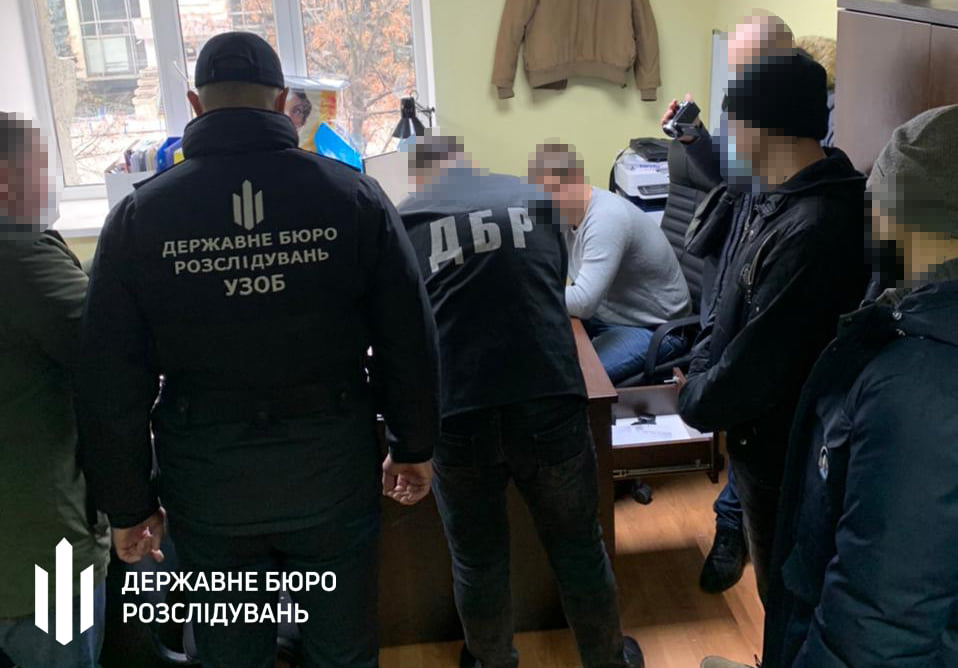 В Харькове адвокат предлагал взятку следователю ГБР
