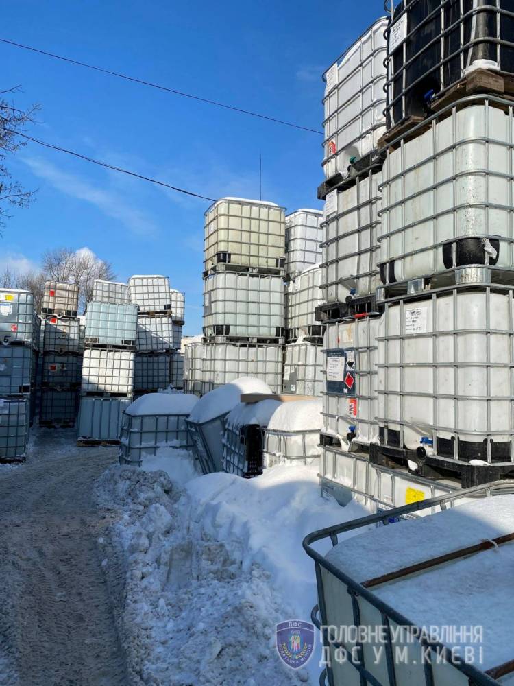 В Киевской области закрыли крупный цех контрафактного алкоголя  