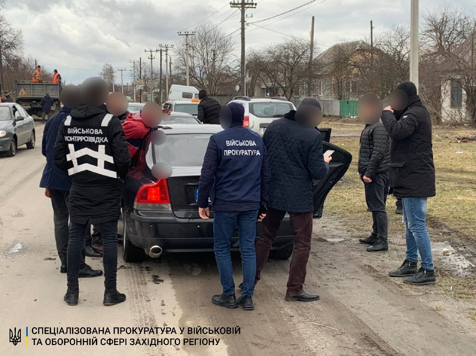 В Хмельницкой области офицер военкомата, пытаясь скрыться, сбил полицейского  