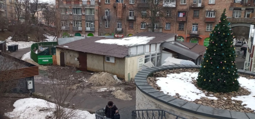 В центре Киева под видом реконструкции строят торговый центр  