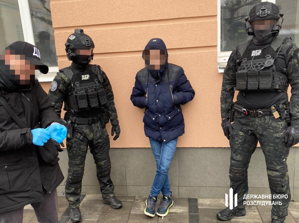 В Днепре следователь вымогал две тысячи долларов у подозреваемого  