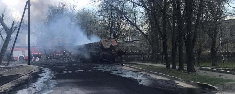 В Рубежном взорвался армейский бензовоз