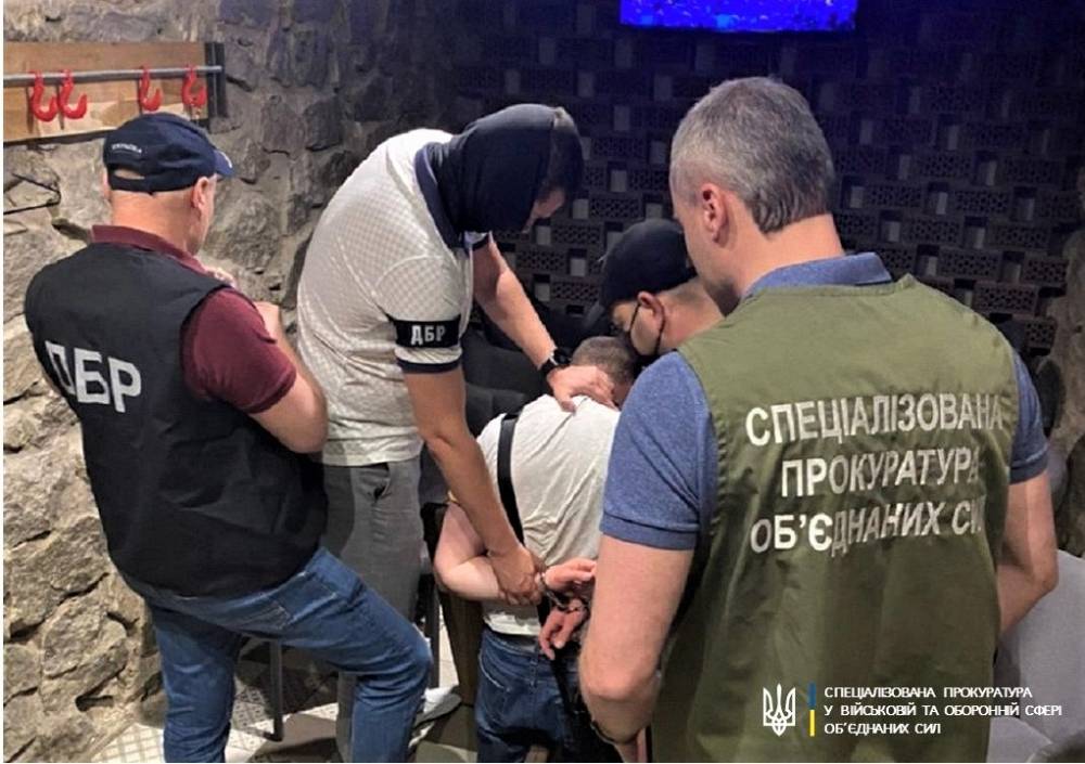 В Харькове пограничник попался на взятке  