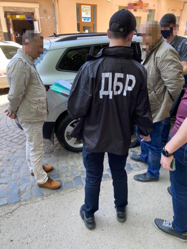 В Ужгороде наловики вымогали четверть миллиона гривен  