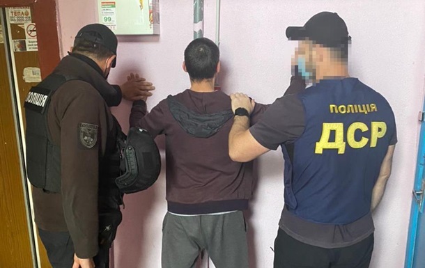 В Харькове злоумышленники, представлялись полицией, вымогали деньги у наркодилеров  