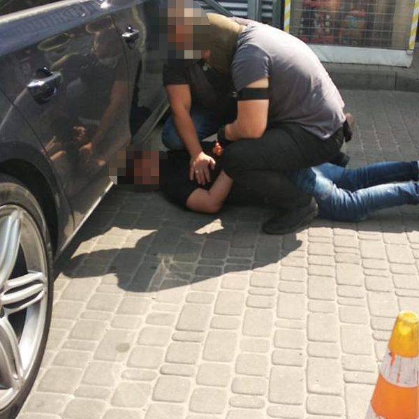 В Киеве немец получил взятку от иракца для миграционной службы  