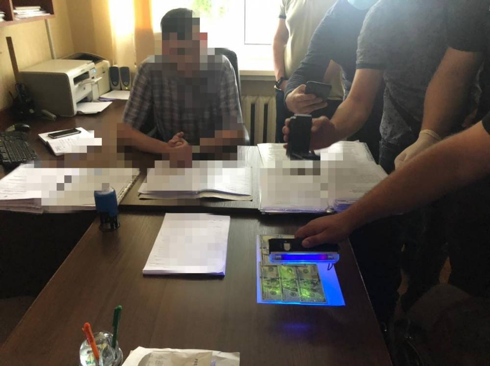 В Киевской области на взятке задержан глава центра админуслуг