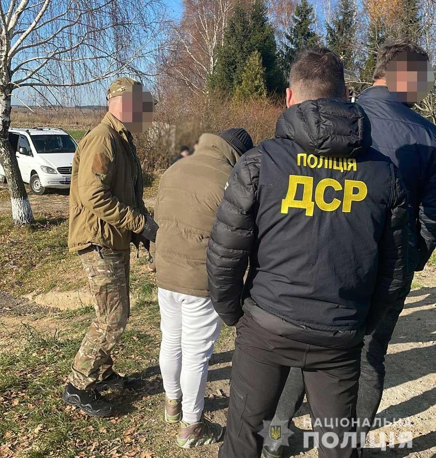 Львовский пограничник отказался от взятки в 4 тысячи долларов