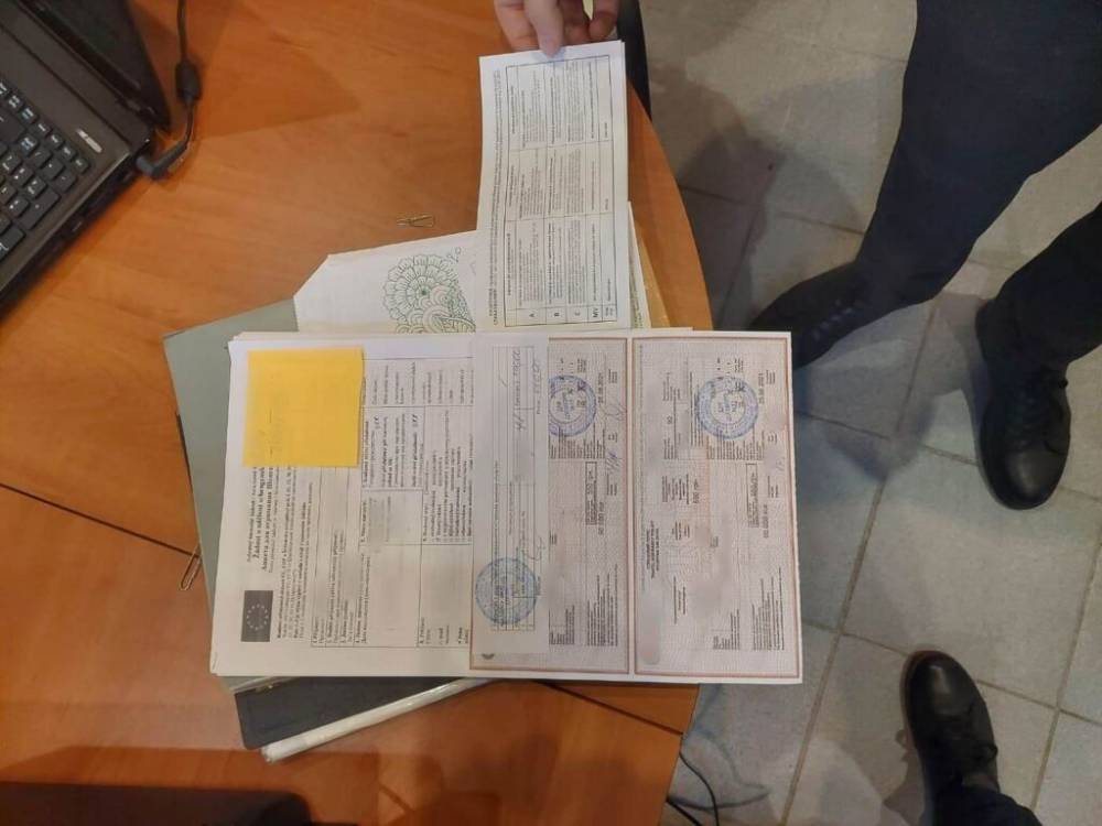В Чопе задержали мошенников, подделывавших COVID-сертификаты