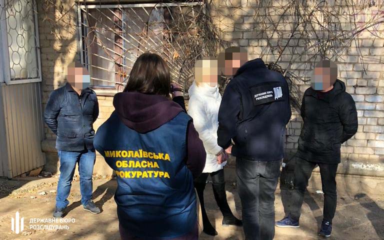 В Николаеве на взятке в 100 тысяч гривен поймали чиновника Госгеокадастра