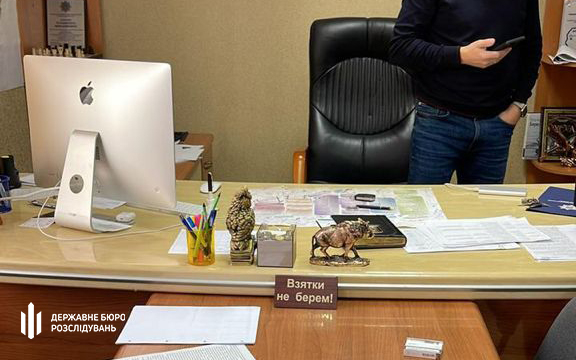В Нежине полицейский выманил у чиновника 60 тысяч гривен