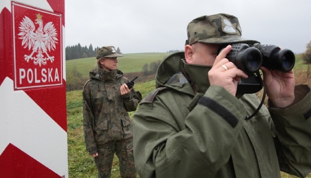 Не только Россия: Польша и Венгрия стягивают войска к границам Украины