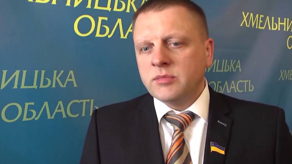 Экс-депутата Хмельницкого облсовета признали мошенником